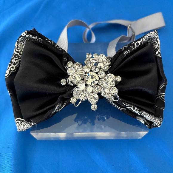 Handmade Crystal and Silk Bow Tie - Picture 1 of 1